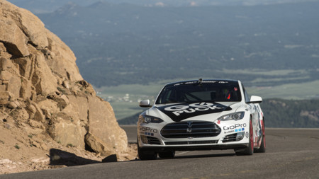 ¿Sorpresa? El Tesla Model S ya es el eléctrico más rápido de Pikes Peak