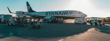 Ryanair cobra extras casi hasta por respirar. Ahora también cobrará un suplemento a quien se porte mal durante el vuelo