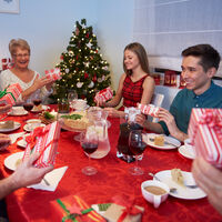 Cómo responder a preguntas incómodas de la familia en Navidad con asertividad y sin remordimientos 