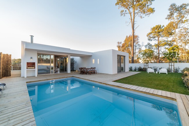 Modern House With Garden Swimming Pool And Wooden Pf3nwa8 Scaled 1