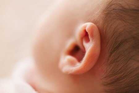 Otitis media en bebés y niños: cuáles son sus síntomas y cómo tratarla y prevenirla