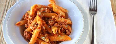 Macarrones gratinados con picadillo de matanza y carne picada, receta sencilla de pasta