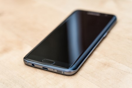 Samsung sigue buscando fabricar más componentes de smartphones, ahora le tocaría a los lectores de huella