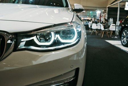 Una fiscalidad más justa por emisiones y ayudas para coches eléctricos e híbridos: las propuestas de los fabricantes al Gobierno