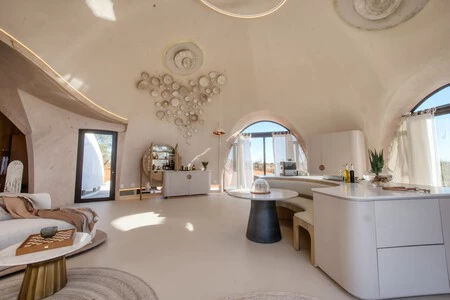 Entramos En La Cupula En La Que Se Alojan Melyssa Pinto Y Mario Casas En Pleno Desierto De Namibia Oasis De Lujo Desde 795 Euros Con Estetica Futurista Y Piscina Privada