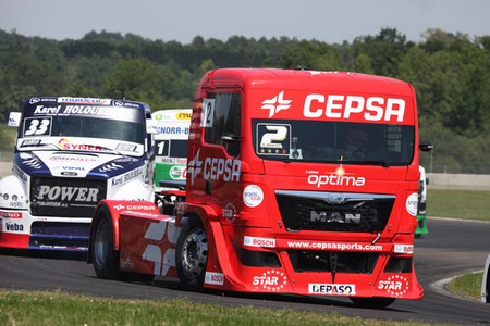 Antonio Albacete domina en Nogaro y se acerca a Jochen Hahn