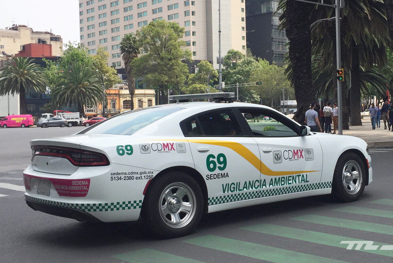 Las patrullas ambientales de CDMX emiten más gases invernadero que el 96.1% de los autos vendidos en México el año pasado