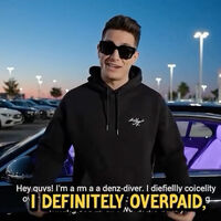 "Conduzco un Mercedes. Pagué demasiado por él pero las luces del interior lo compensan". Este vídeo puede molestar a más de uno porque parece real, pero no lo es 