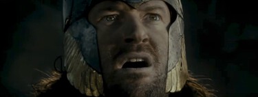 Si has visto El Señor de los Anillos en español es imposible que te hayas dado cuenta, pero un actor hizo dos papeles en la primera peli