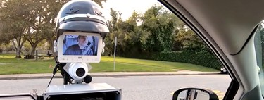 Este robot sería ideal para la Guardia Civil de Tráfico: te da el alto, te multa y te pincha las ruedas si hace falta
