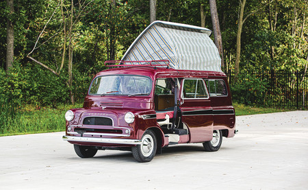 Esta preciosa furgoneta camper clásica es una Bedford CA Dormobile de 1961 que se subasta y podría salir por 74.000 euros