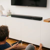 Teufel quiere que la falta de espacio no sea excusa para no tener un cine en casa. Así es su nueva barra de sonido con Dolby Atmos