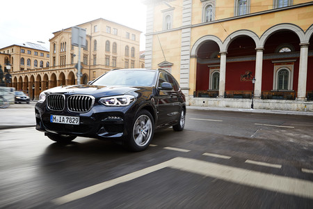 El BMW X3 xDrive30e se une al universo híbrido enchufable con la promesa de 41.6 km/l