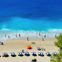 Grecia tenía un truco legal guardado a buen recaudo para proteger a sus playas del turismo. Y ahora lo va a utilizar