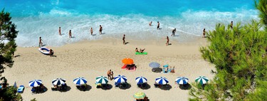 Grecia quiere evitar que sus playas acaben asfixiadas por el turismo masivo. Así que ha declarado la guerra a las tumbonas