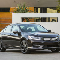 Honda Accord 2016, porque a veces, cuando el Accord se aburre, piensa en ser un Acura