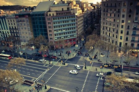 Barcelona estudia restricciones de tráfico