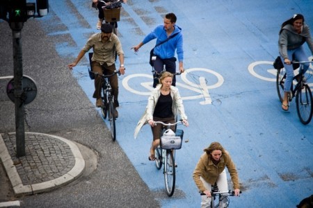 Unos estudiantes desarrollan un sistema para medir los niveles de NOx en bicicleta