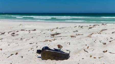 Se recupera una botella tirada al mar con un mensaje de hace 132 años