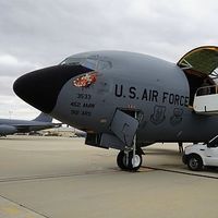 EE.UU. ha descubierto cómo ahorrar millones de dólares en el combustible de un avión militar: cambiando el limpiaparabrisas 