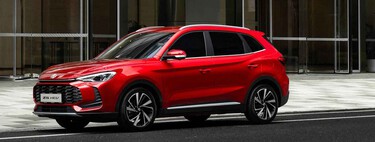 El anti Dacia Duster se llama MG ZS Hybrid+: será el SUV híbrido más barato y apunta a comerse el mercado