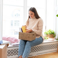 No hagas caso a Marie Kondo: hay seis cosas que no deberías tirar nunca cuando ordenas, según otros organizadores profesionales 