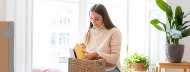 No hagas caso a Marie Kondo: hay seis cosas que no deberías tirar nunca cuando ordenas, según otros organizadores profesionales 