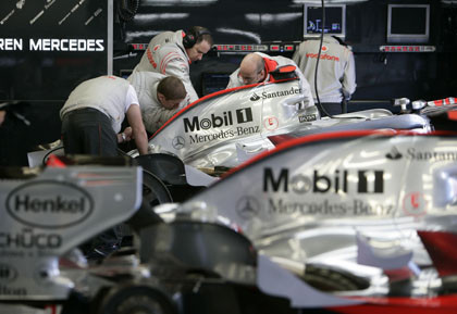 ¿Hamilton a Prodrive, Alonso a Mercedes y McLaren desaparece?