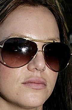 Los labios de Britney Spears se dilatan