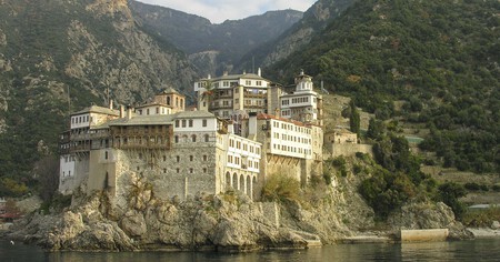 Grecia Monasterio Catalanes Mujeres