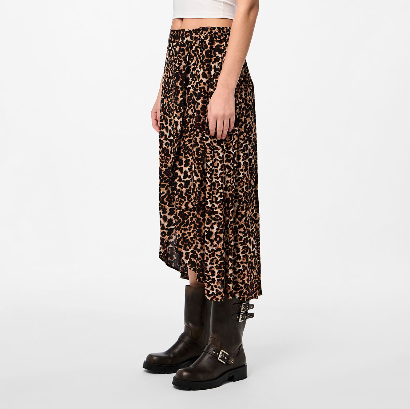 
Pieces
Falda midi cruzada con lazada
