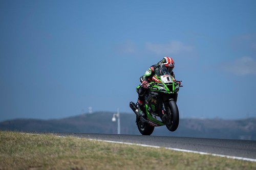 Jonathan Rea completa el triplete en Portimao y ya es el nuevo líder del mundial de Superbikes