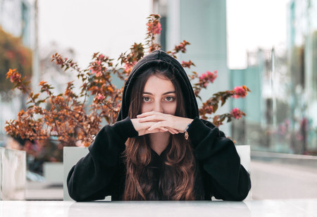 Cómo hacer posar las manos a nuestros modelos para lograr mejores retratos