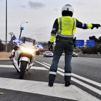 El calor aprieta, y los motoristas de la Guardia Civil se han plantado: piden elegir si usan el coche o la moto "según su propio criterio"