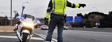 Los motoristas de la Guardia Civil no pueden más: están obligados a patrullar en moto, sin poder elegir el coche patrulla cuando hace calor