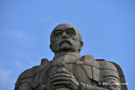 Jose Piñera: expulsemos a Bismarck de España
