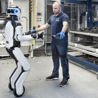 Un humanoide hará tu próxima BMW: así empieza la nueva y surrealista era de fábricas con "compañeros" robóticos 