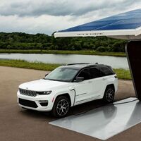 Desveladas las primeras imágenes del Jeep Grand Cherokee 4xe y nuevos puntos de recarga solares para coches eléctricos