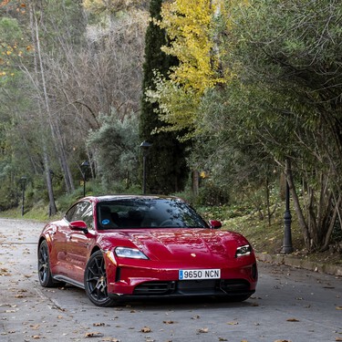 Después de probar el Porsche Taycan GTS te lo digo claro: un coche eléctrico puede ser una de las mejores berlinas del mundo