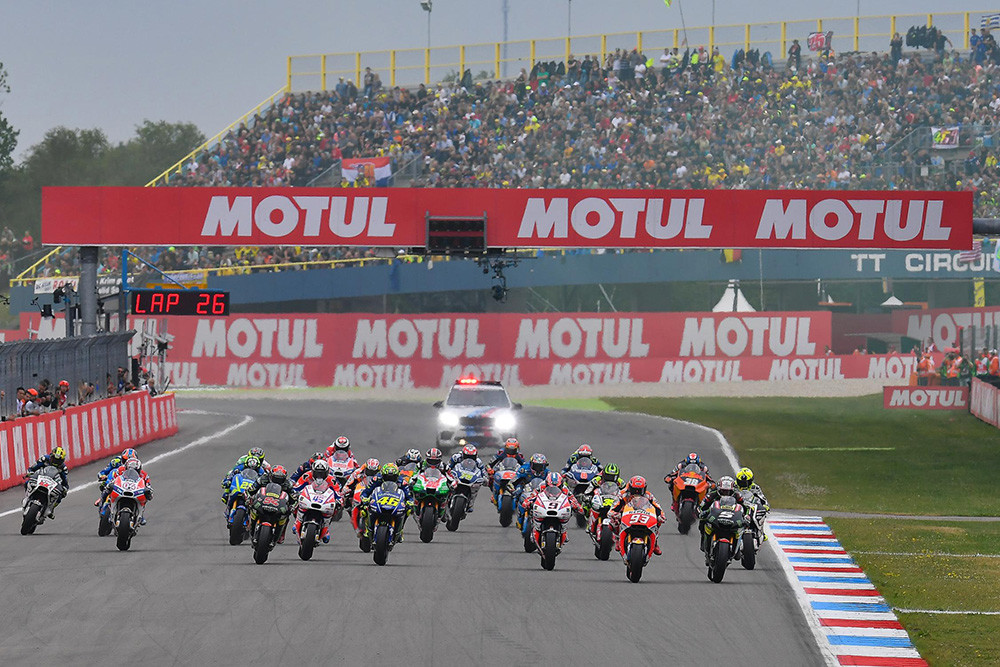 Dorna quiere más espectáculo en MotoGP: todos serán Campeones y tendrán que organizar una función a final de año