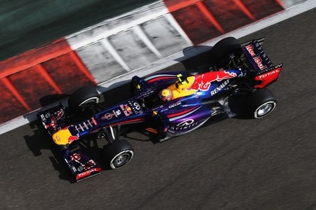 Mark Webber sorprende y se lleva la pole en Yas Marina