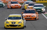 Fotos del triunfo de Seat en Brands Hatch