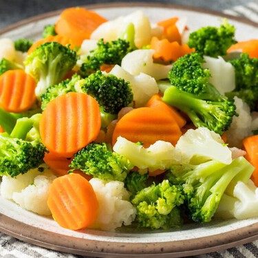 Cómo hacer verduras al vapor sin vaporera: el truco que te ahorrará tiempo, para pechugas, carne asada o pescado