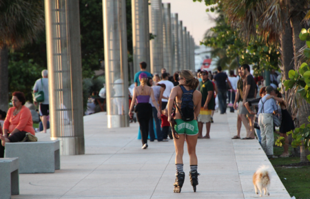 Los patines son para el verano: ponte en forma sobre ruedas