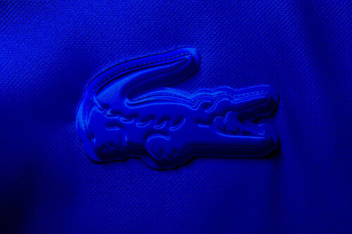 Camisas, pantalones y más: Lacoste inicia una liquidación de temporada a casi mitad de precio y ya está volando todo 