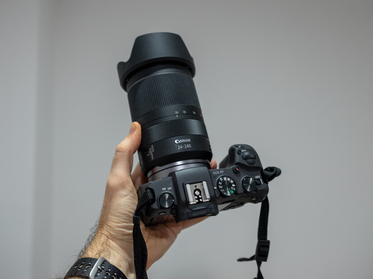 CANON　RF24-240mm F4-6.3 IS USM RF 24-240mm f/4-6.3 IS USM