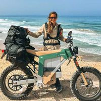 Un viaje épico de 13.000 km en moto eléctrica para cruzar África: 200 km al día parando cada 80 km
