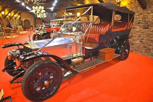 Visitamos una de las colecciones más grandes del mundo de coches Rolls-Royce. ¡Y puedes verla a un paso de Bilbao!