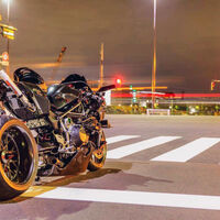 En los 80 Porsche y Renault lo petaron con el turbo en sus coches. Las motos apostaron algo mejor: los motores atmosféricos. Y hasta hoy 