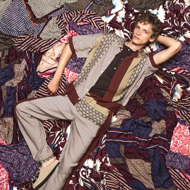 Zara le pone sabor vintage al verano con una colección llena de estampados y color para tu armario 